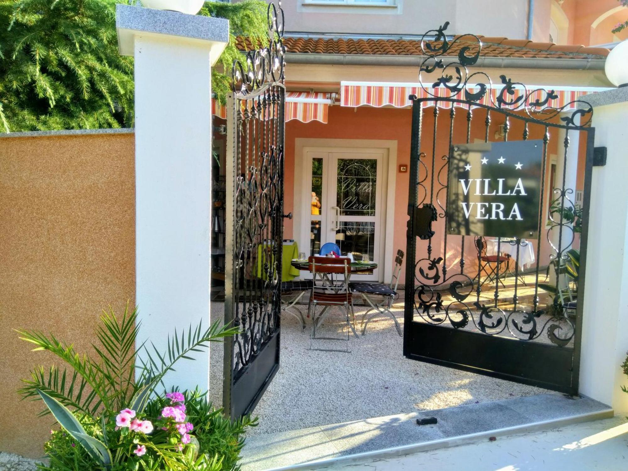 Hotel Villa Vera 2 Fažana Exterior foto